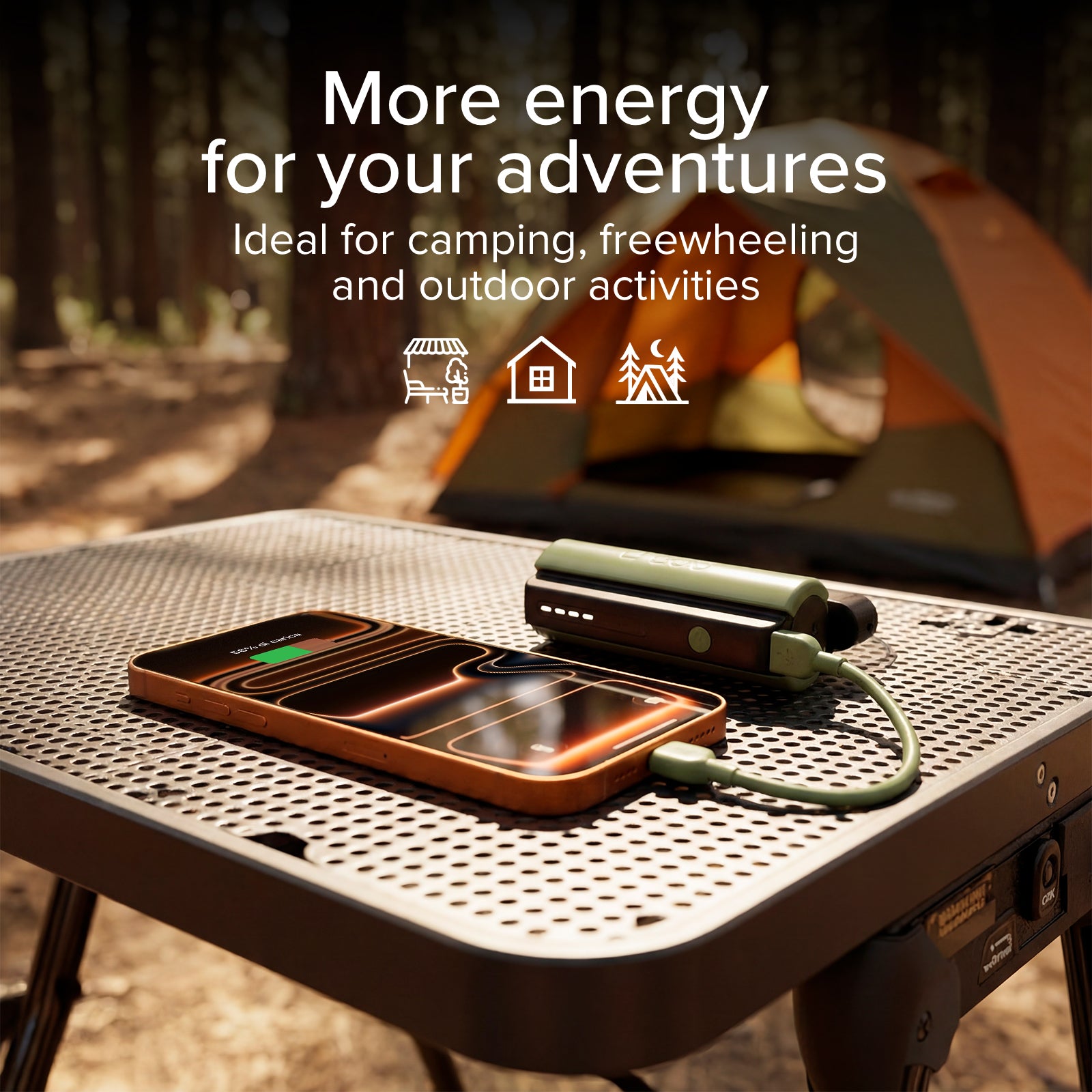 Power Bank compatto 5000mAh con torcia LED, porta USB-C 10W, cavo USB-C incluso, ideale per outdoor e campeggio