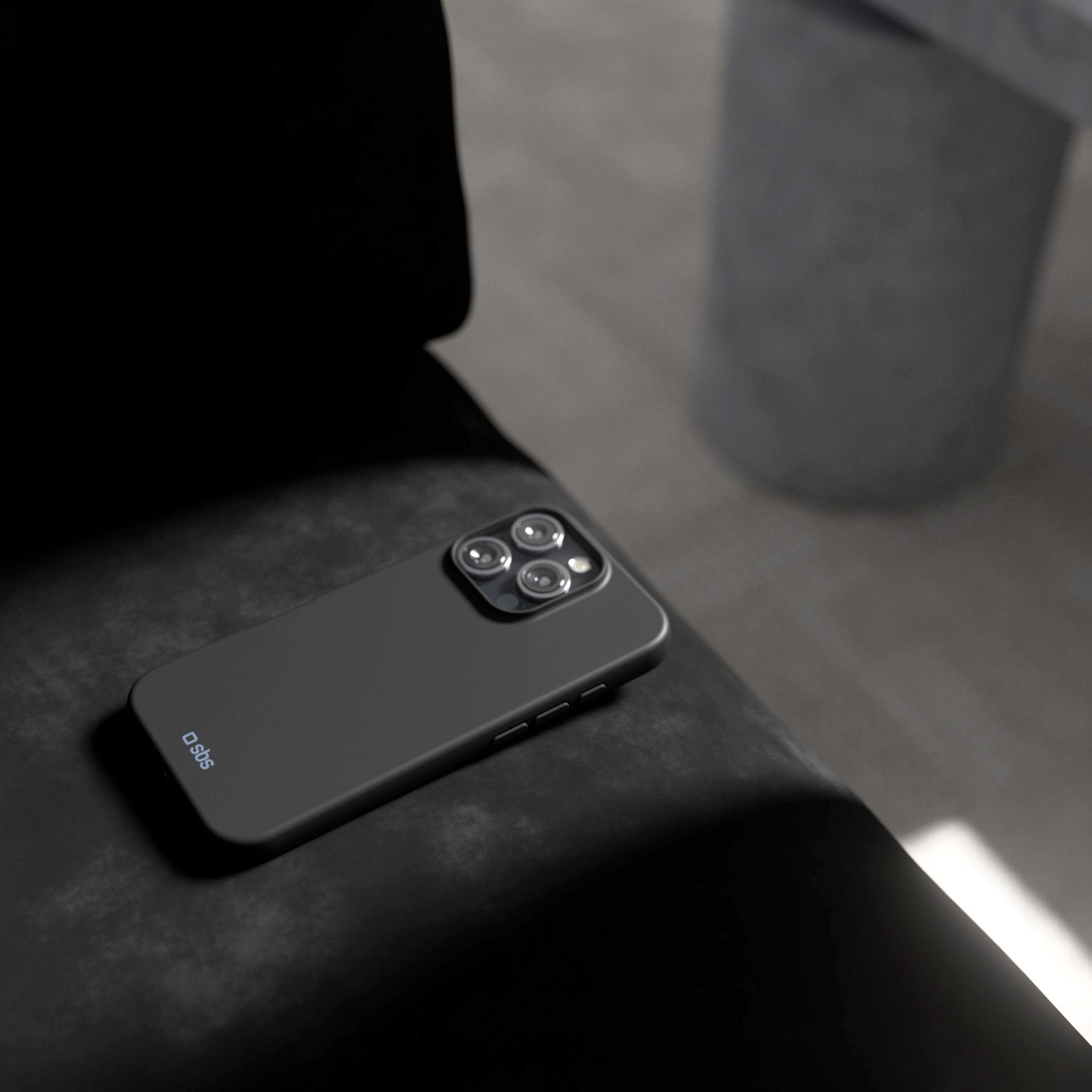 Cover Instinct per iPhone 16 Pro