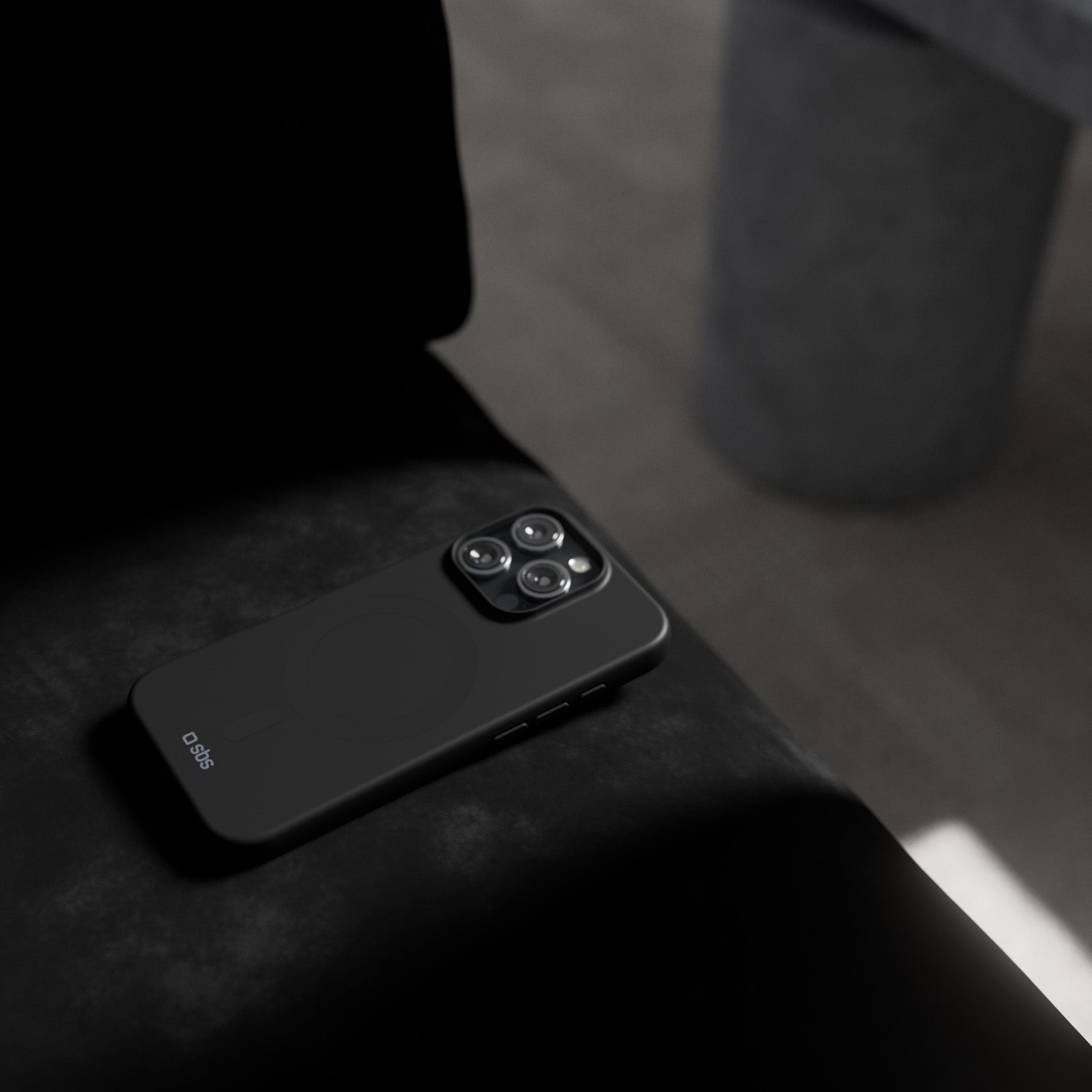 Instinct Mag - MagSafe-kompatible Hülle für iPhone 16 Pro