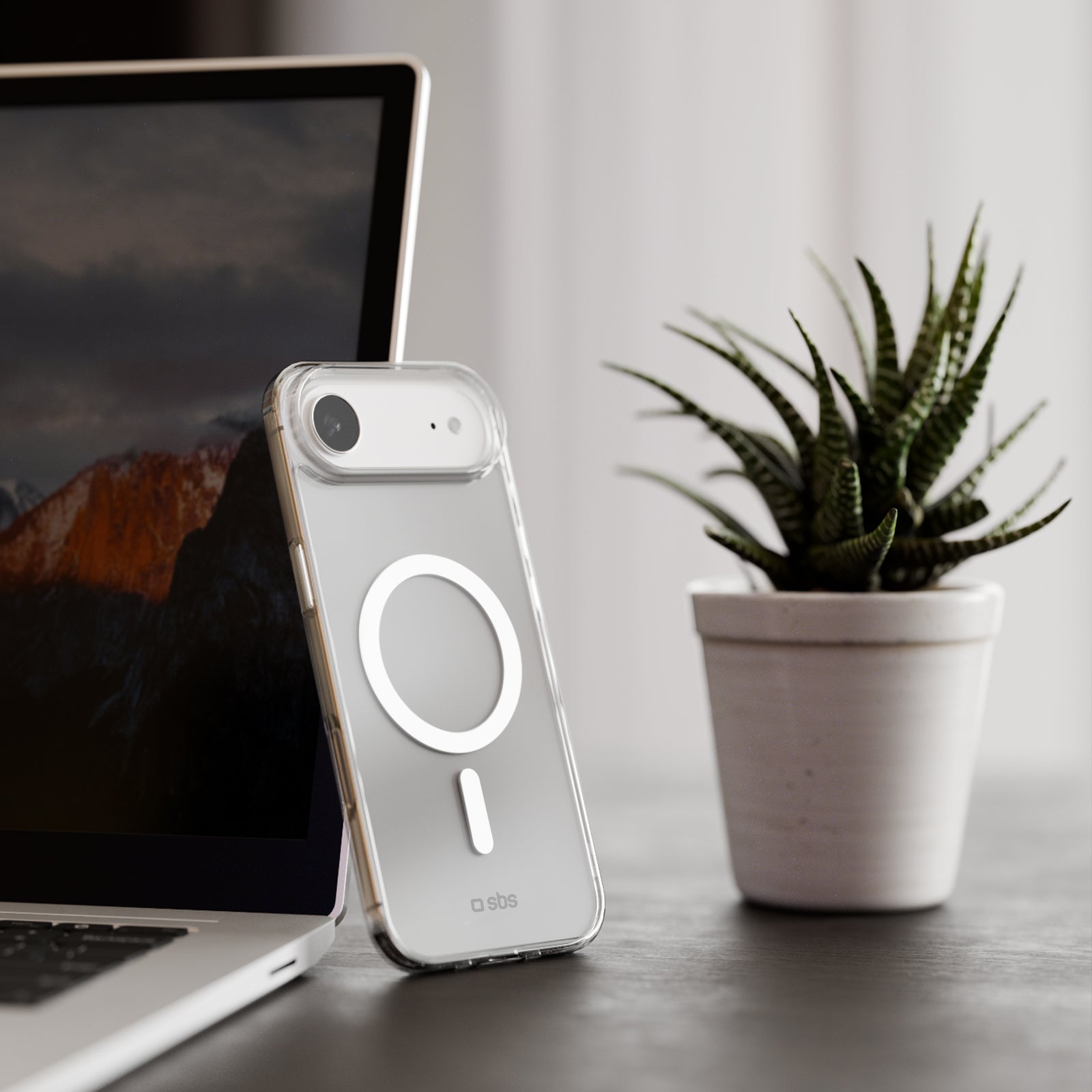 Rigid transparent case compatible with MagSafe charging for iPhone Air