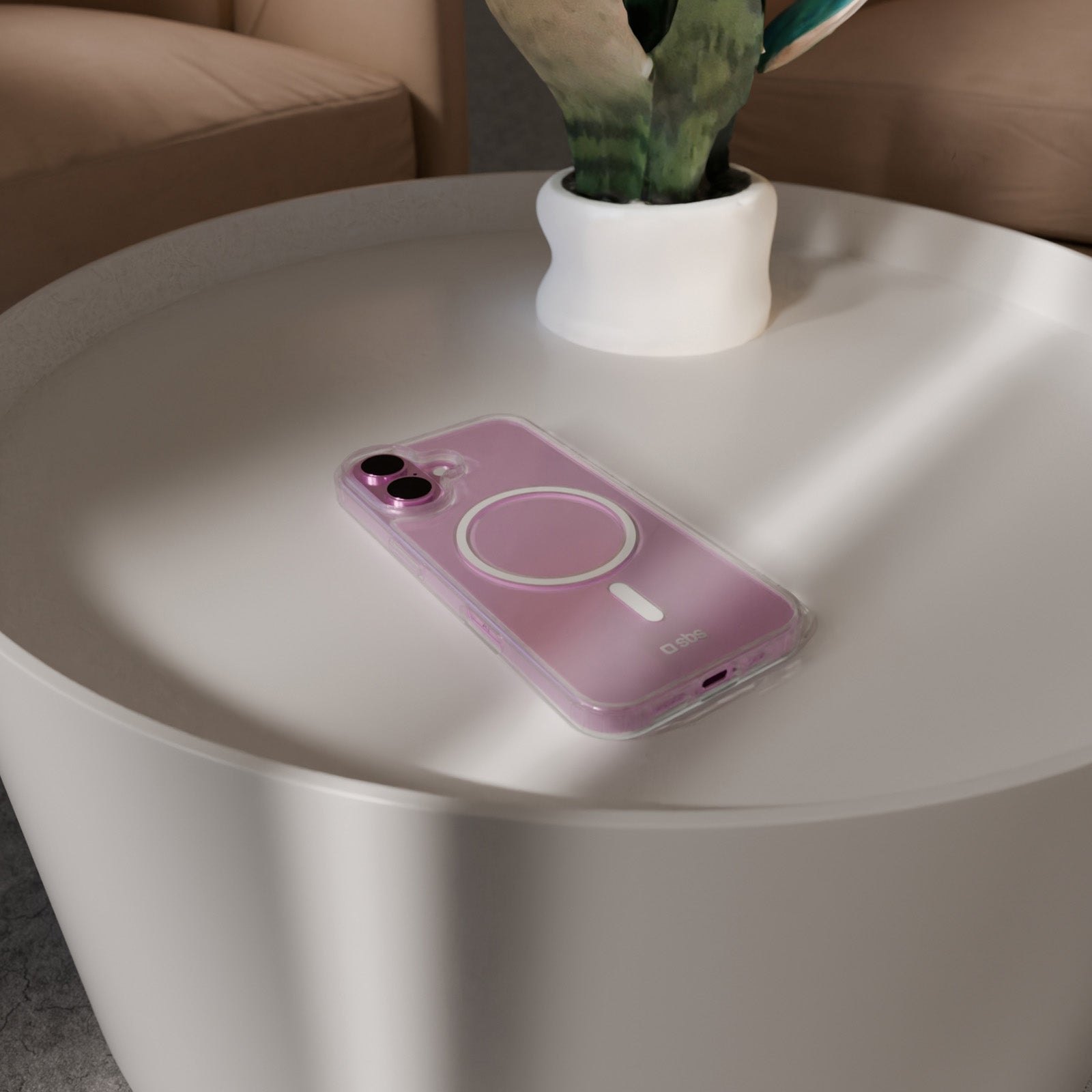 Rigid transparent case compatible with MagSafe charging for iPhone 16 Plus