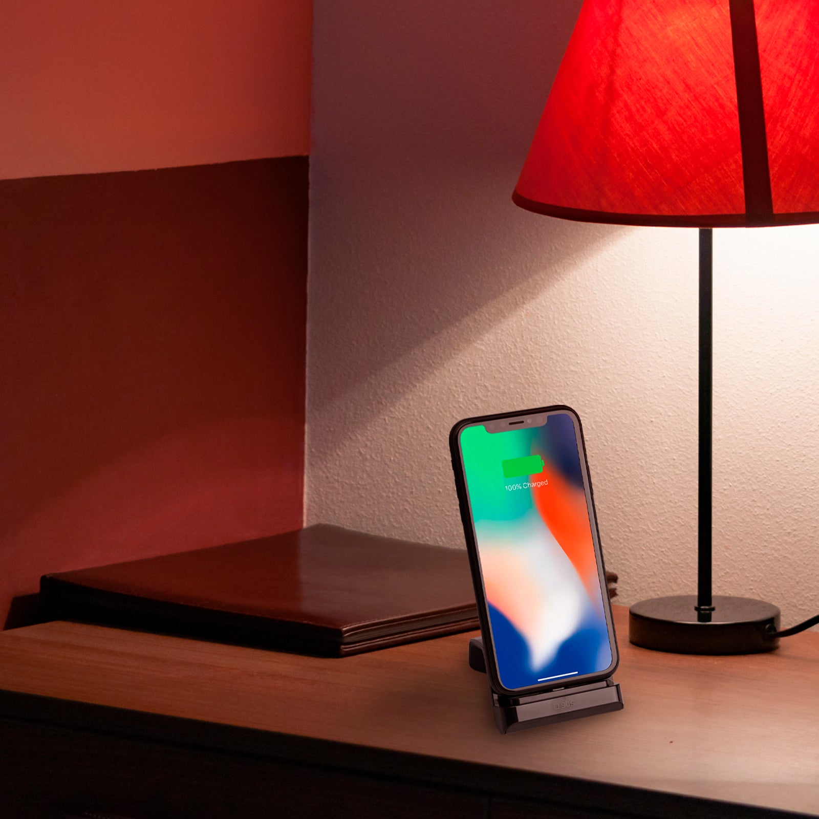 Tischhalterung mit Ladefunktion für iPhone mit Blitzlicht-Anschluss